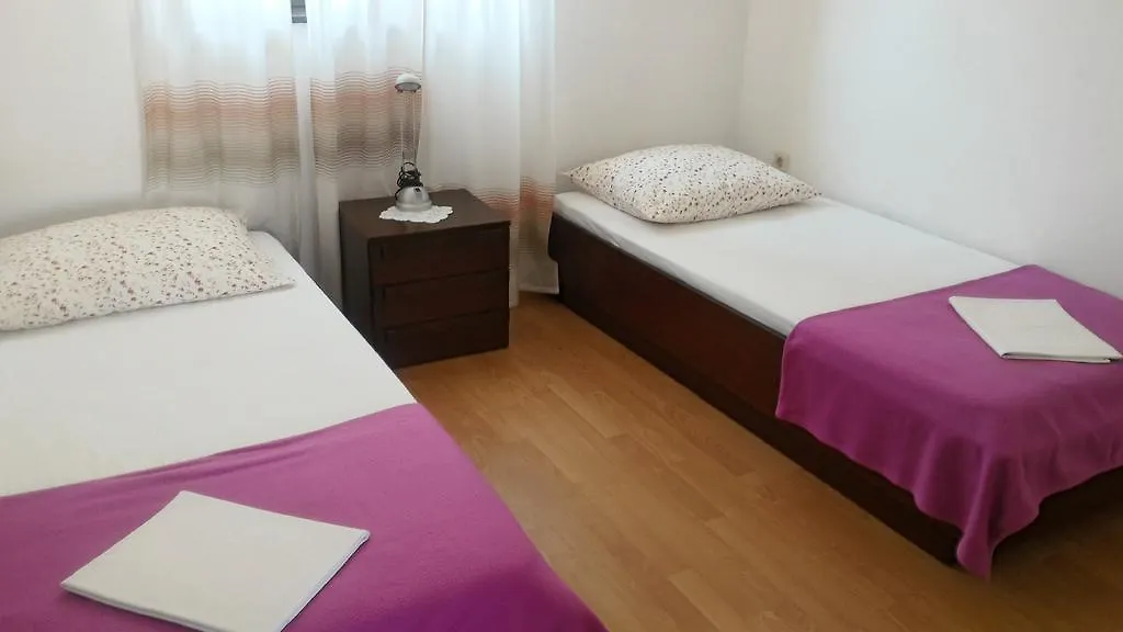 Apartments Beceic 니바이스