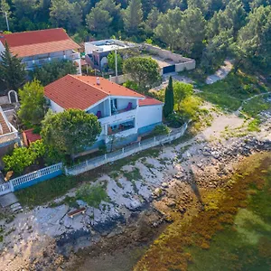 apartments-dom-giricic.hotelinzadar.com/